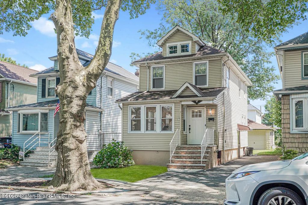 13 Hawthorne Avenue, Staten Island