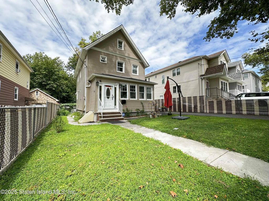 657 Delafield Avenue, Staten Island