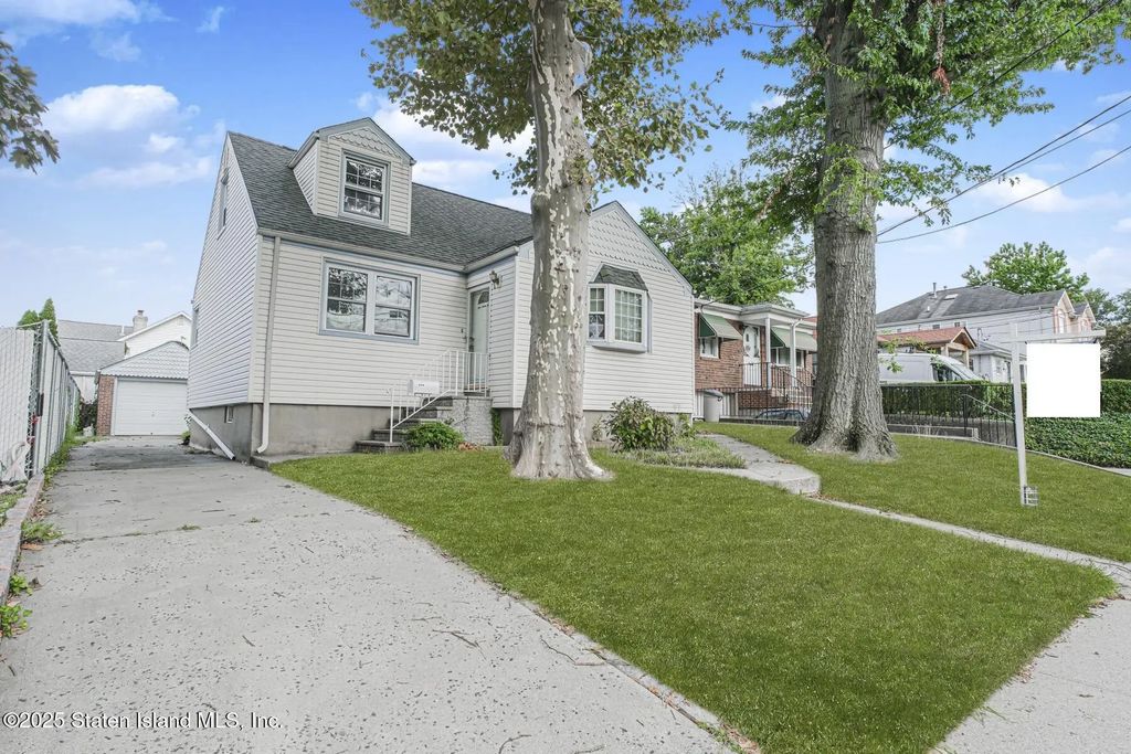 523 Woolley Avenue, Staten Island