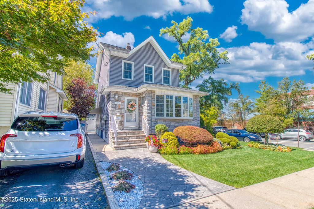 100 Lawrence Avenue, Staten Island