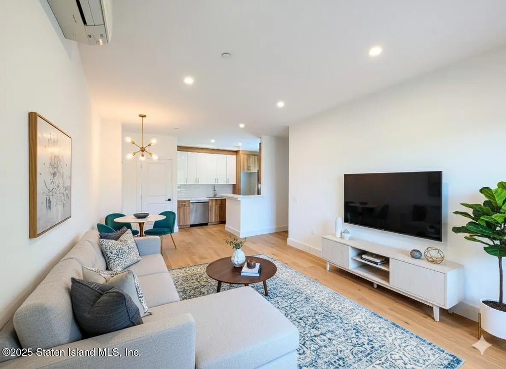 3865 Amboy Road 3d, Staten Island