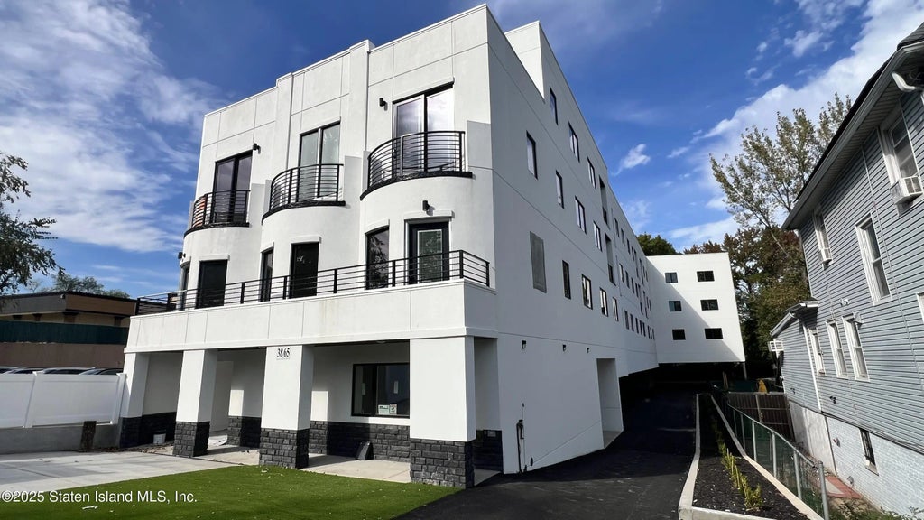 3865 Amboy Road 3f, Staten Island