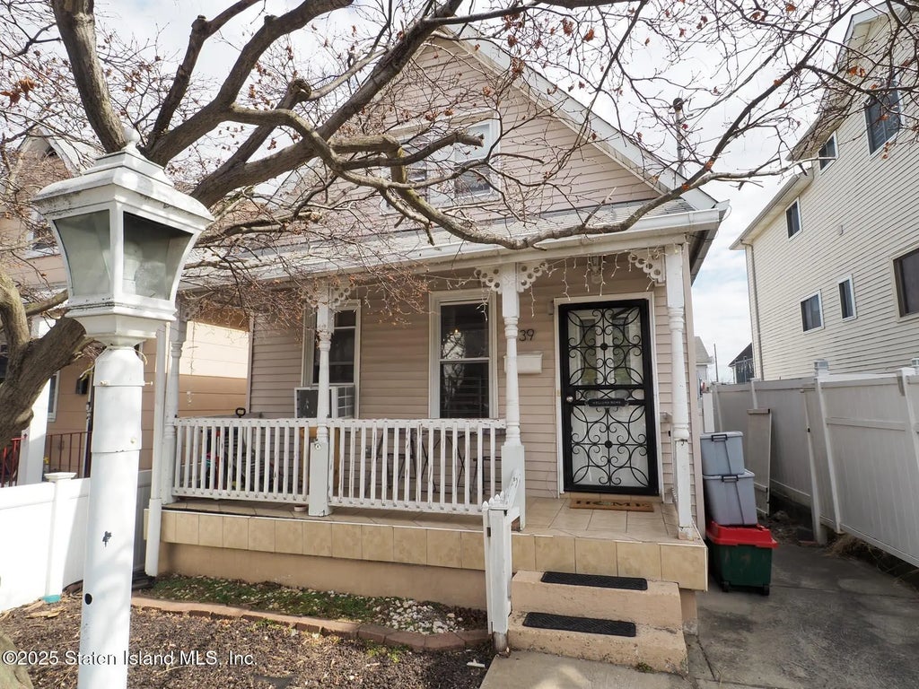 39 Post Lane, Staten Island