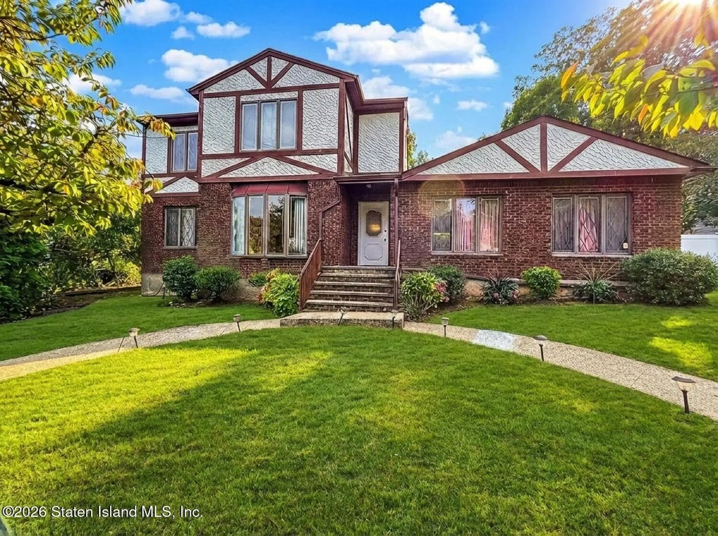 282 Boscombe Avenue, Staten Island