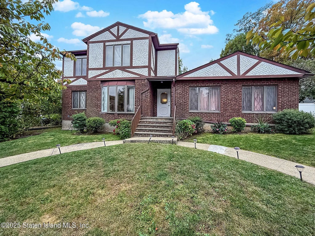 282 Boscombe Avenue, Staten Island
