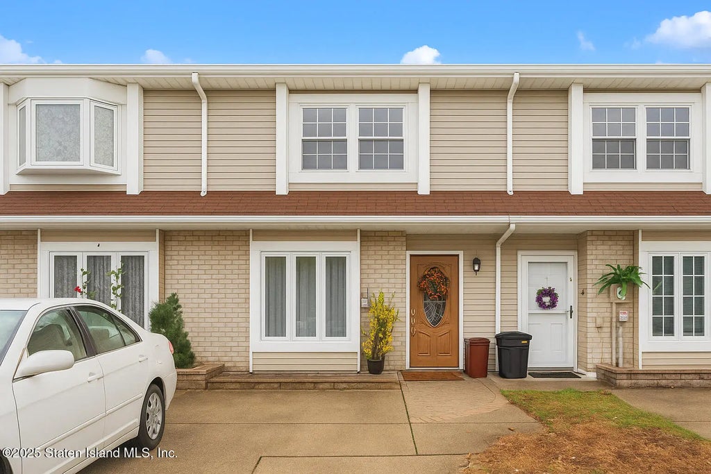 48 Adrianne Lane, Staten Island