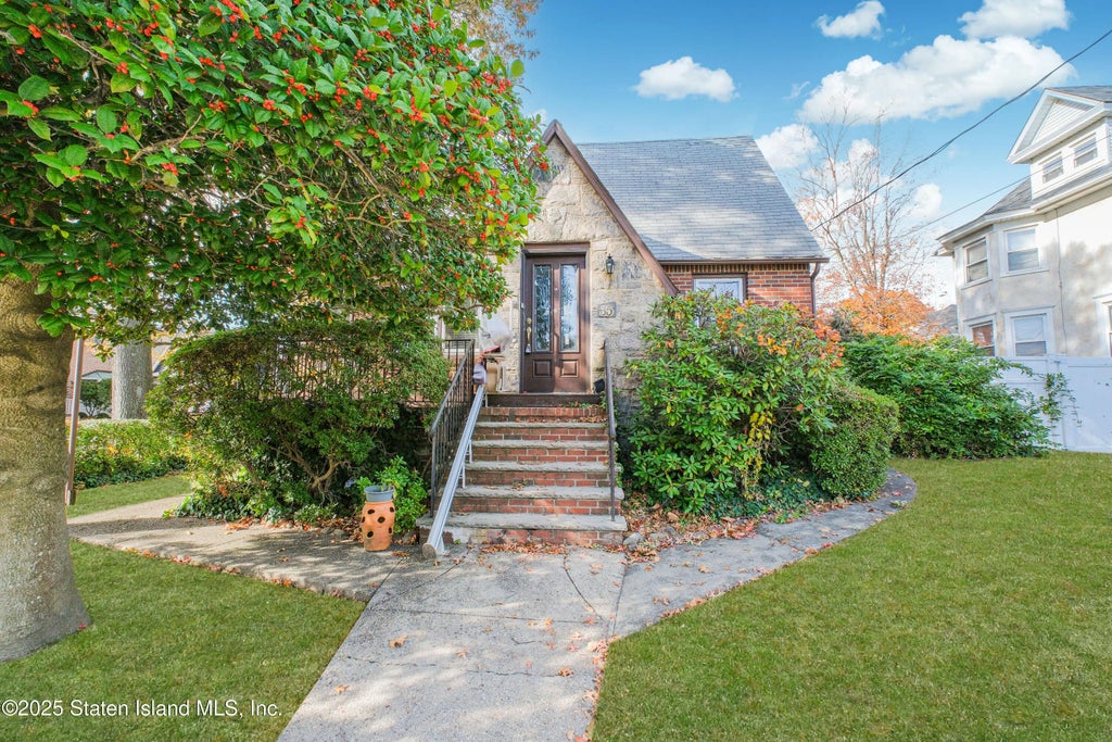 35 4 Street, Staten Island