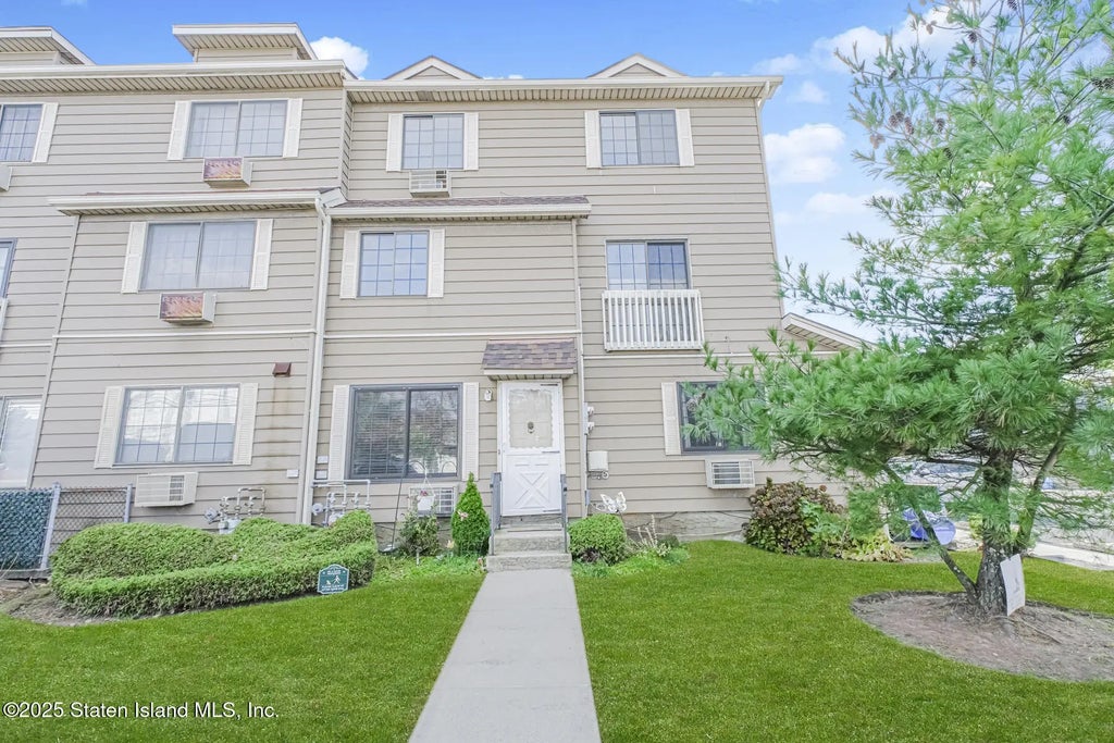 150 Richmond Hill Road, Staten Island