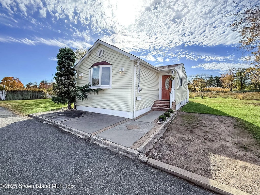 138 Foxbeach Avenue, Staten Island