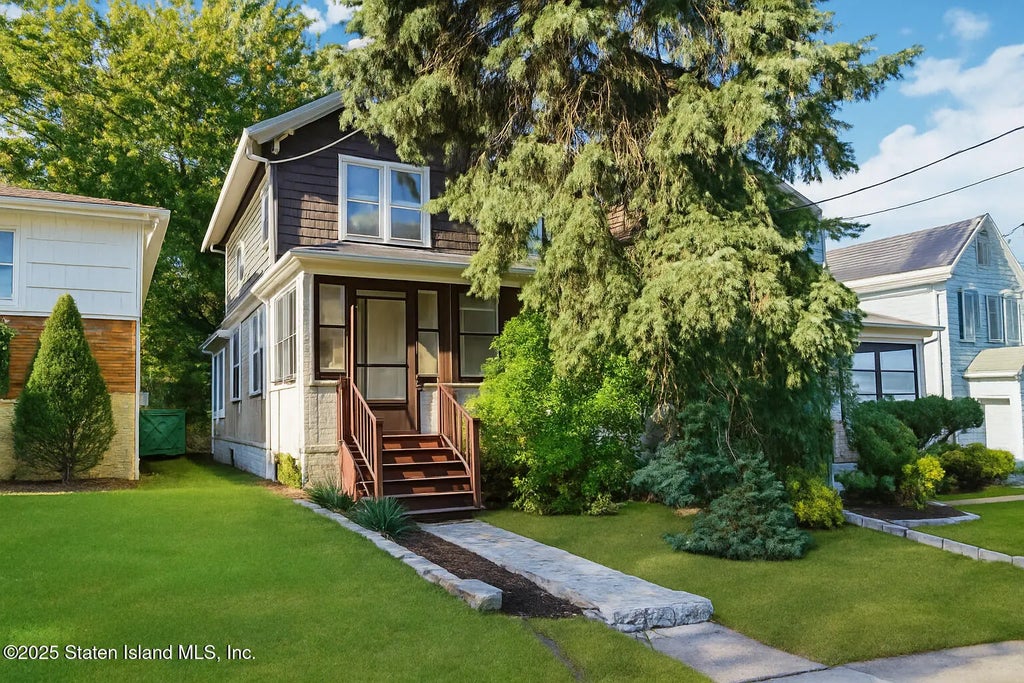 200 Barnard Avenue, Staten Island