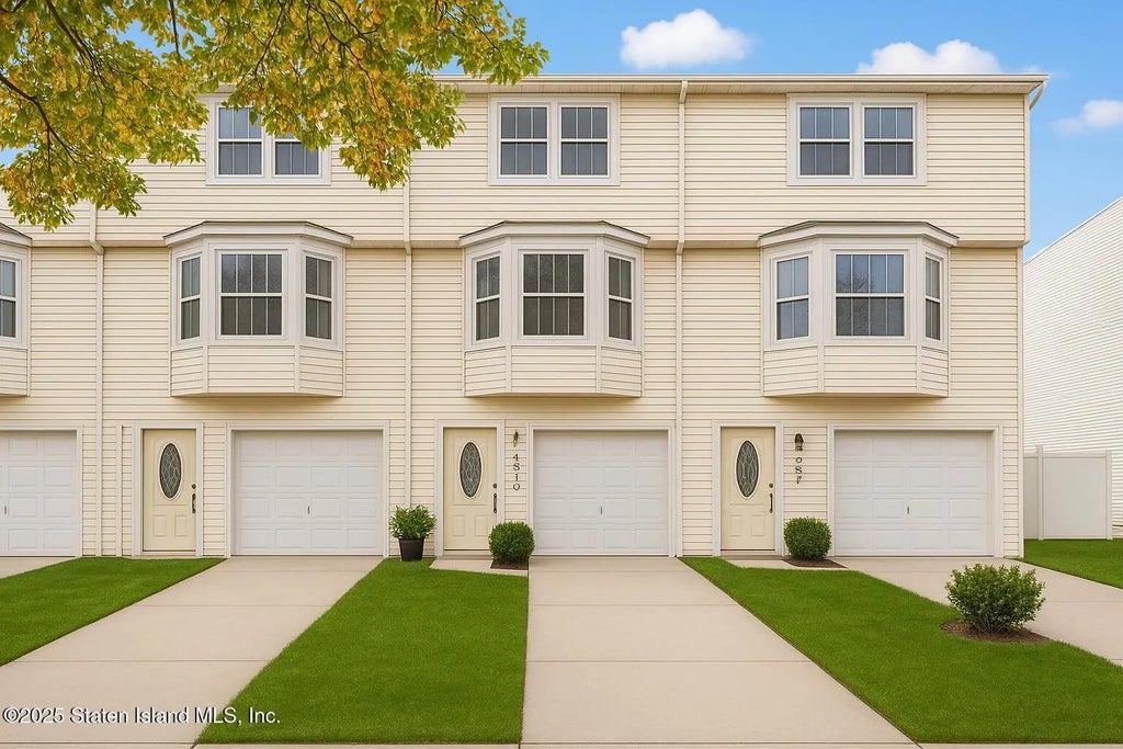 558 Dongan Hills Avenue, Staten Island