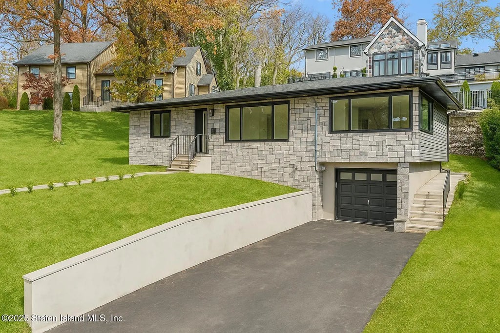 113 Longview  Rd, Staten Island