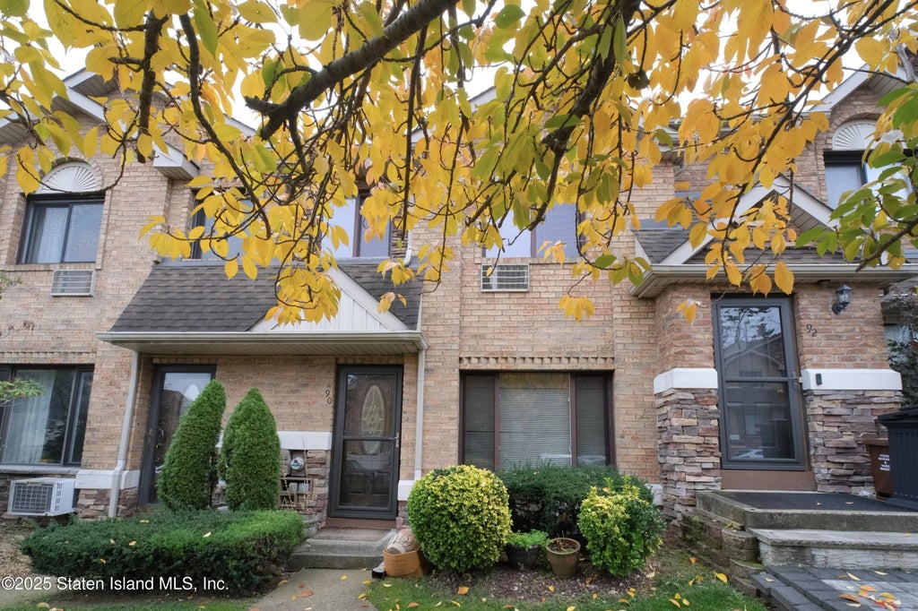90 North Drive, Staten Island
