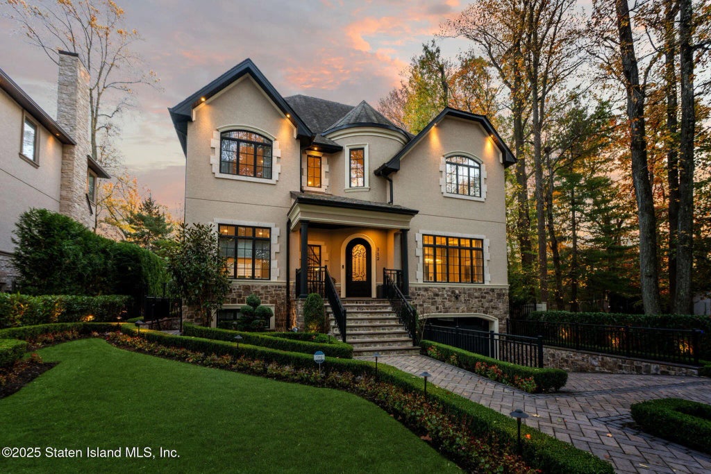 312 London Road, Staten Island