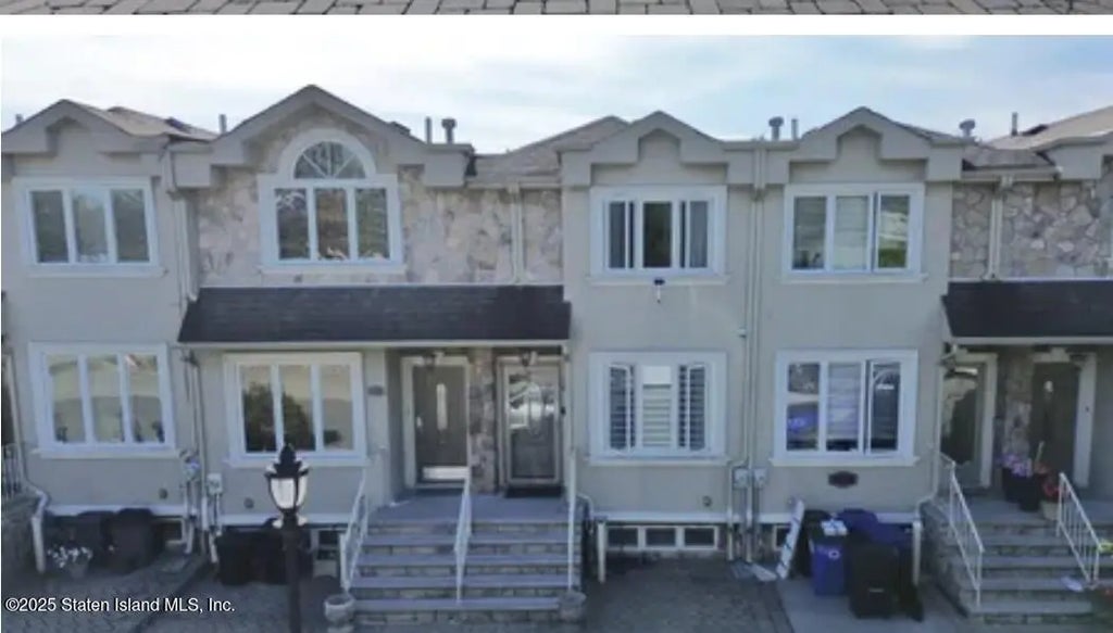 18 Calvanico Lane, Staten Island