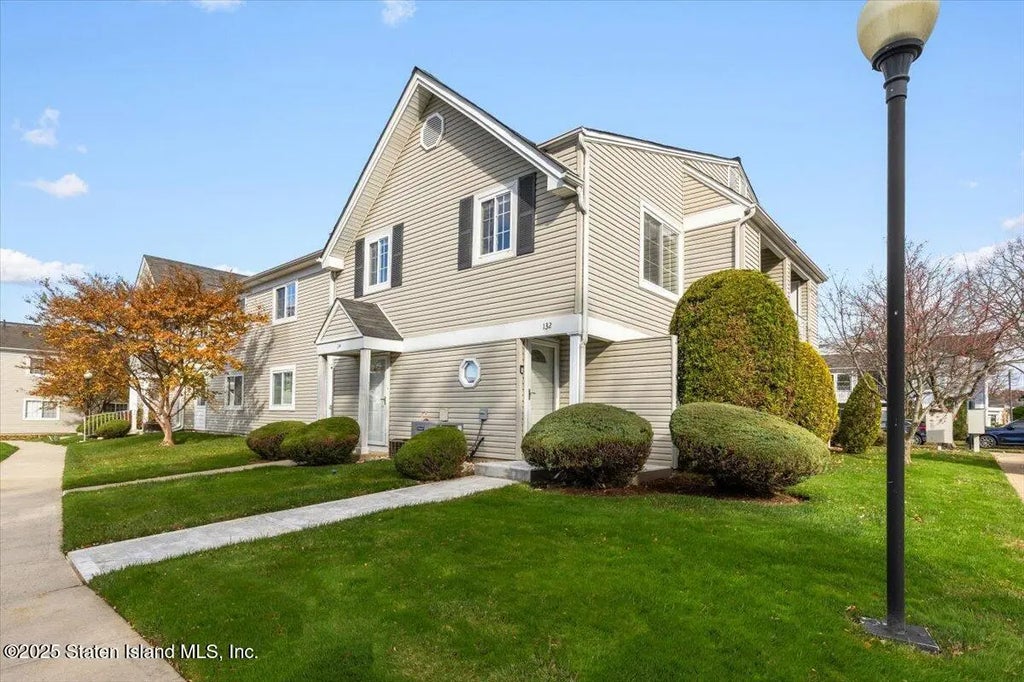 132 Gervil Street 2fl, Staten Island