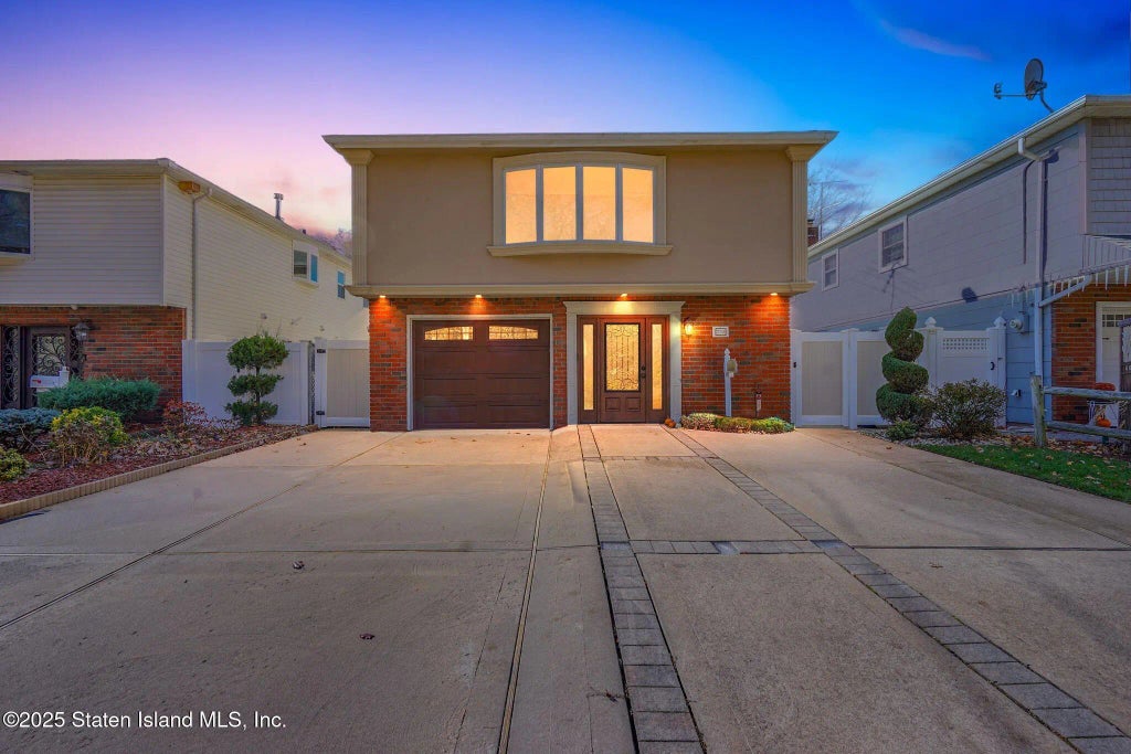 230 Barclay Avenue, Staten Island