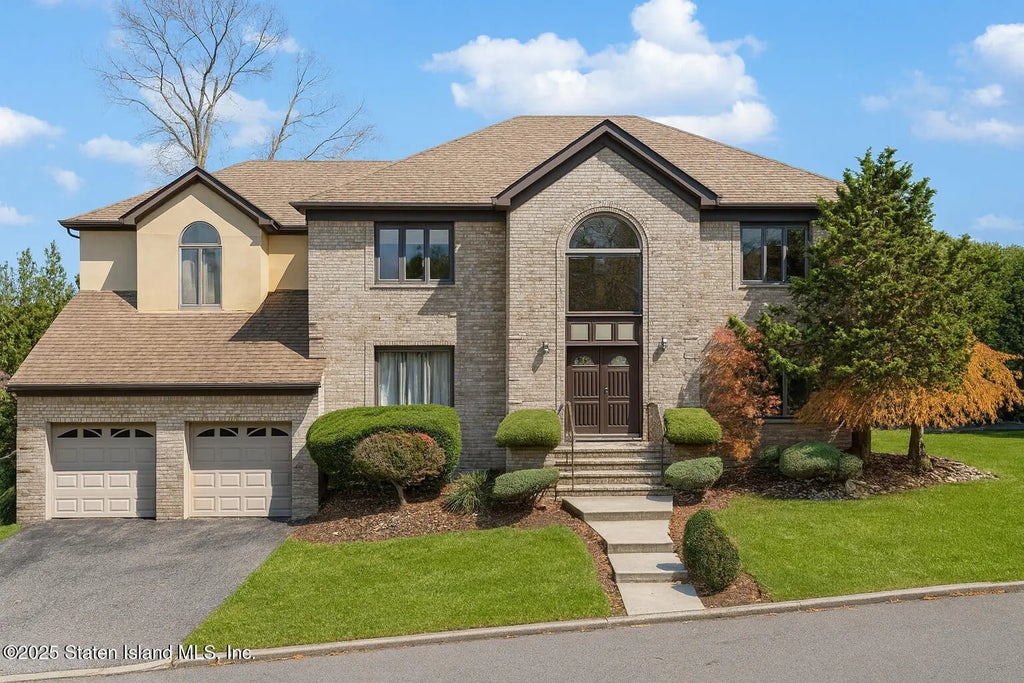 45 Old Farmers Lane, Staten Island