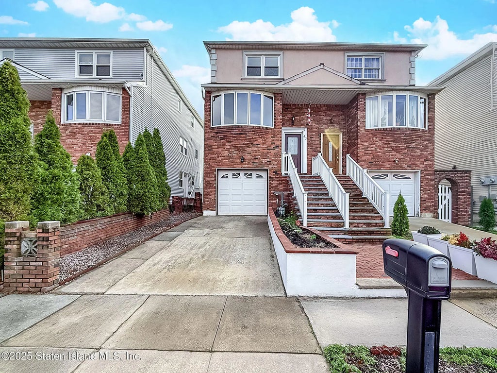 43 Cherrywood Court, Staten Island