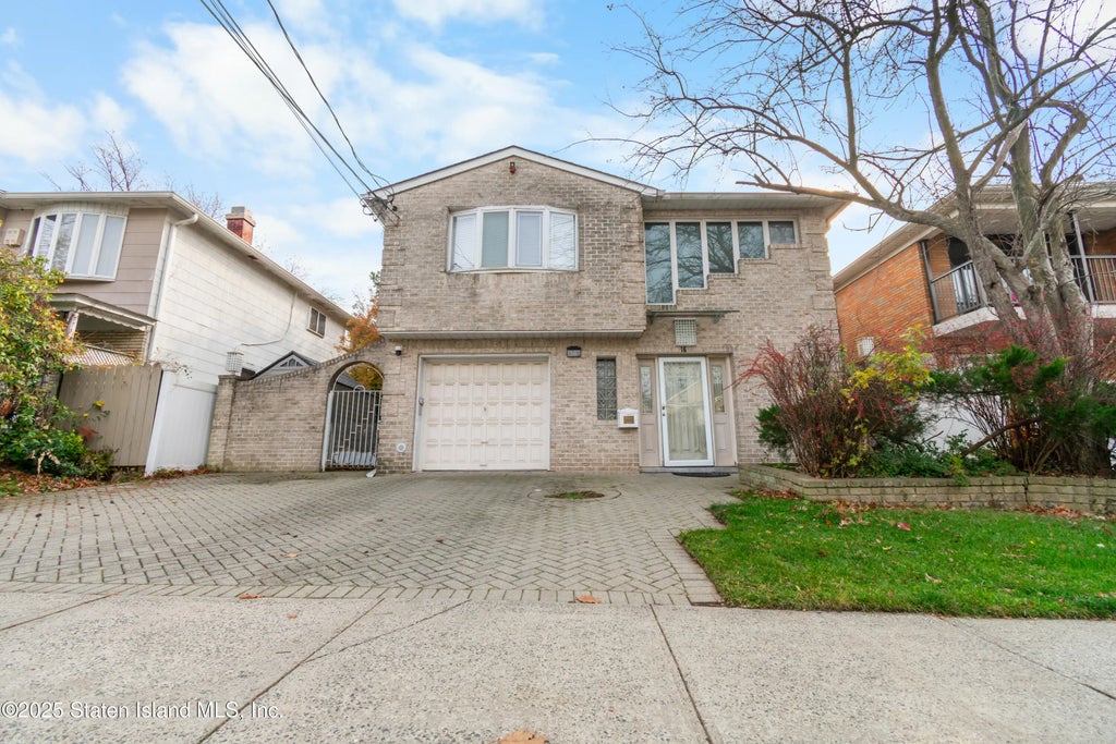 16 Ismay Street, Staten Island