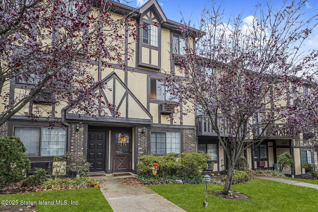 22 A Elmwood Park Drive, Staten Island