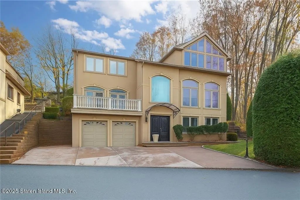 16 Diana Trail, Staten Island