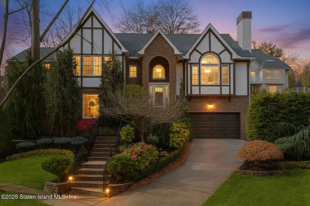 120 Marion Avenue, Staten Island