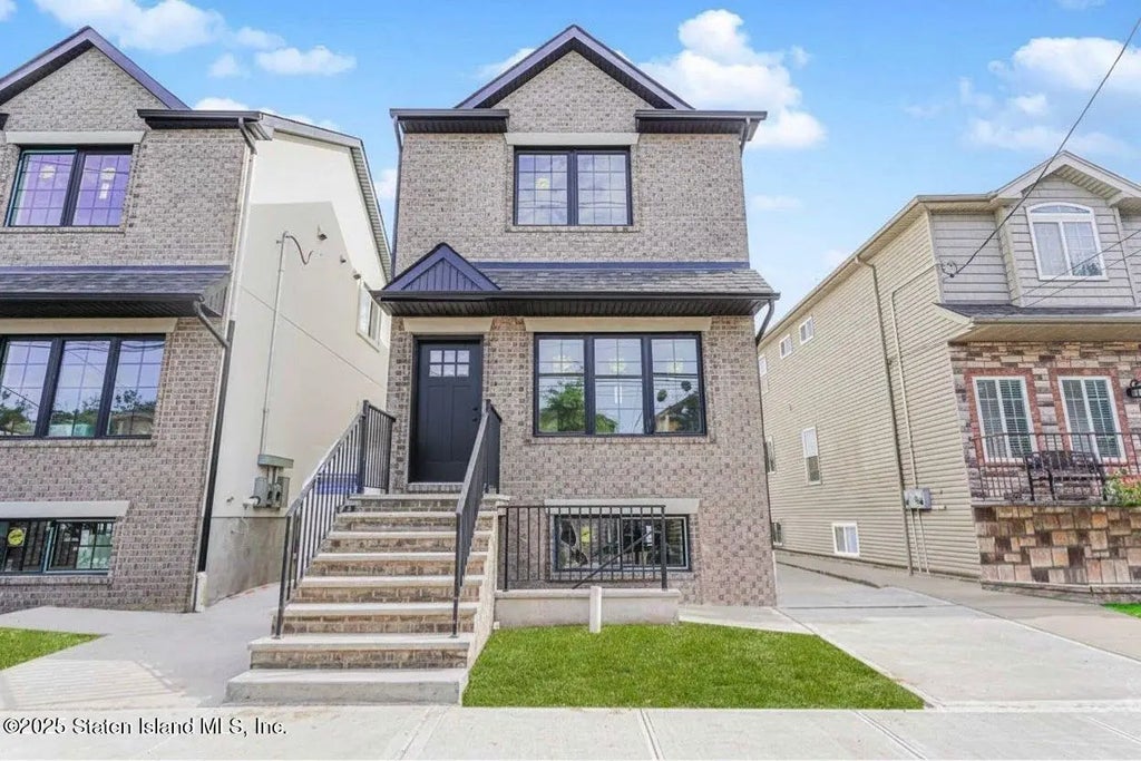 77 Alberta Avenue, Staten Island