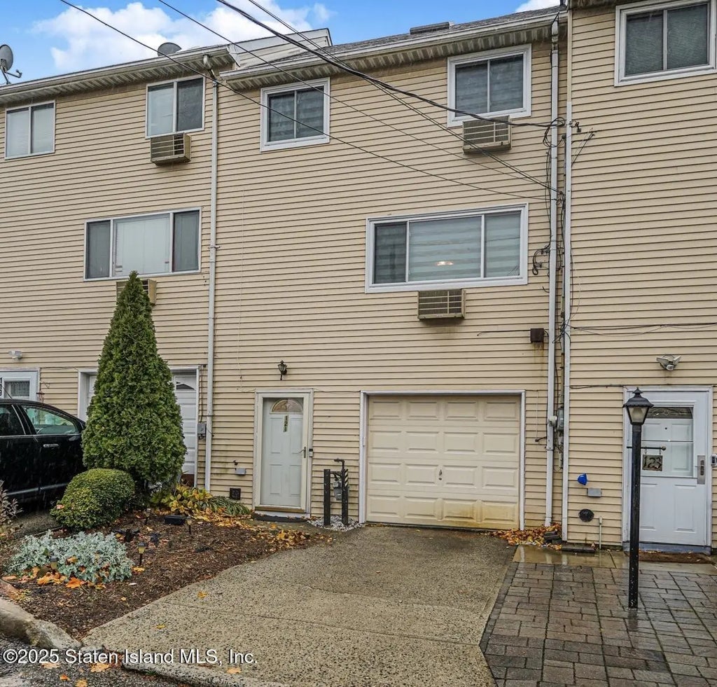 121 Clark Lane, Staten Island