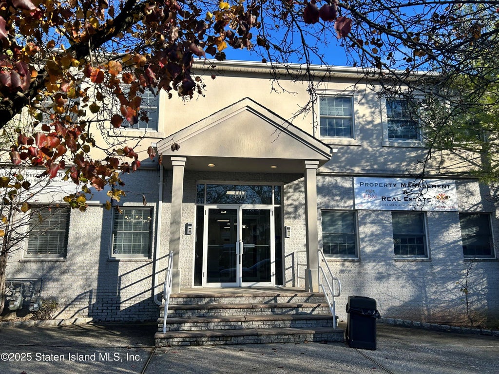 401 Bloomingdale Road, Staten Island