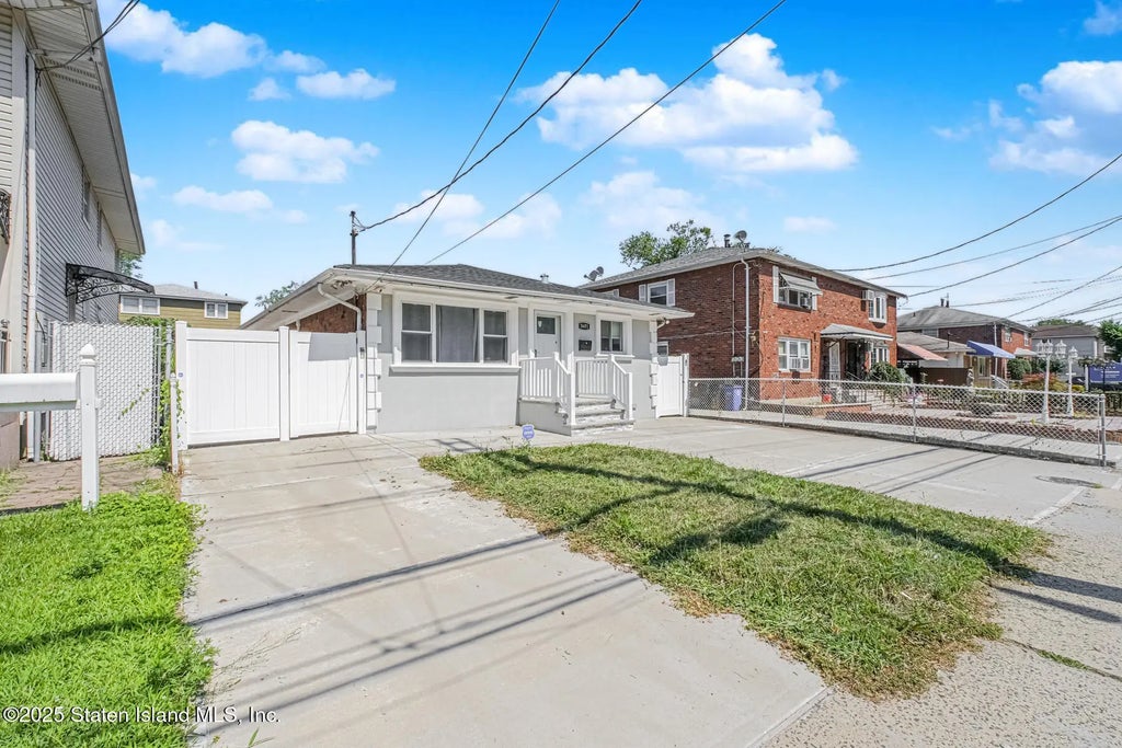 3601 Hylan Boulevard, Staten Island