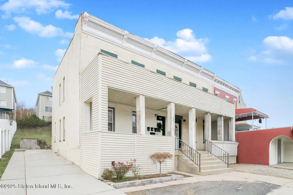 125 Brighton Avenue, Staten Island
