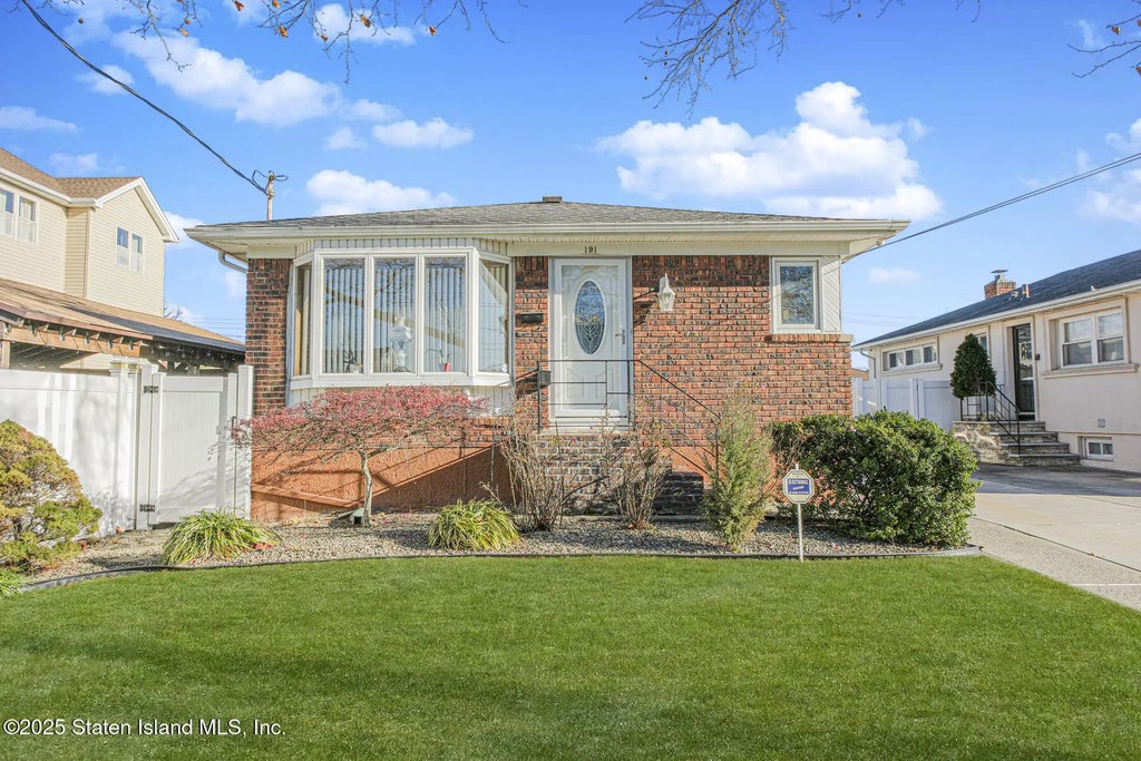 191 Hull Avenue, Staten Island