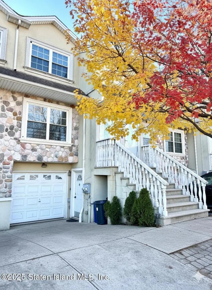 74 Dartmouth Loop, Staten Island