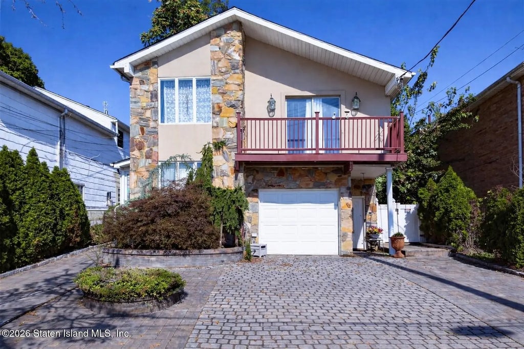 987 Hylan Blvd, Staten Island