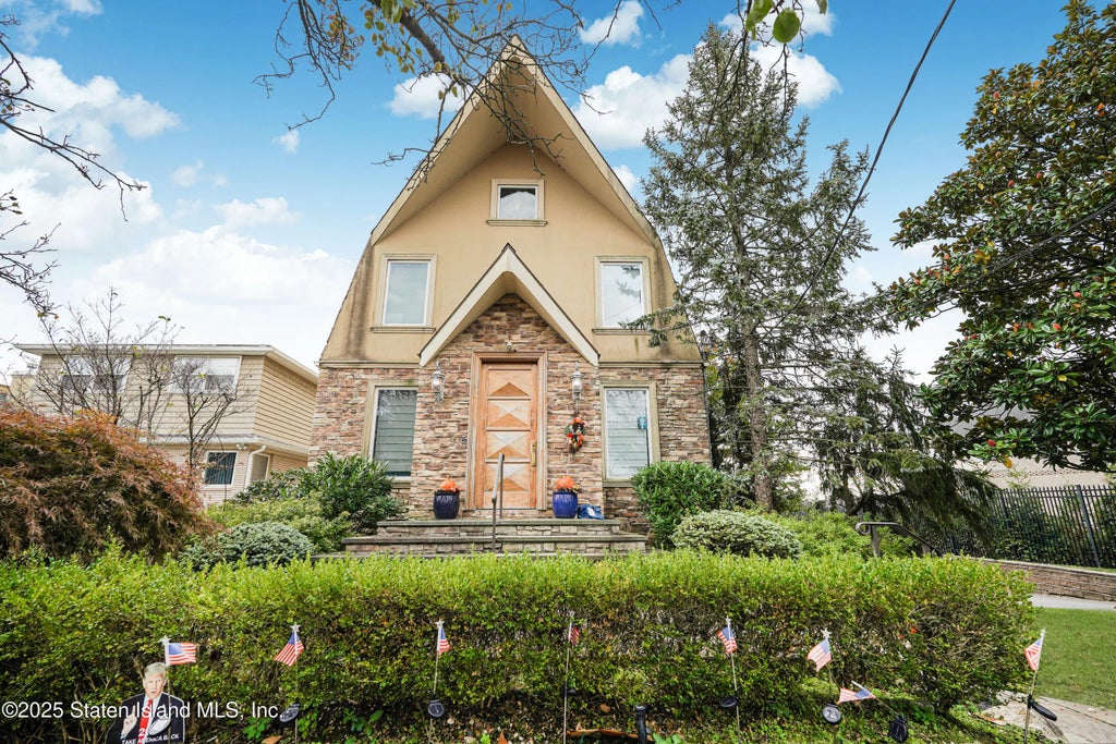 44 Zephyr Avenue, Staten Island