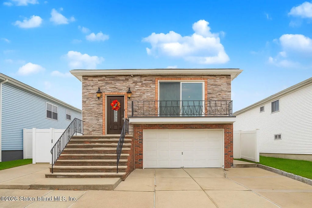 28 Drumgoole Road, Staten Island