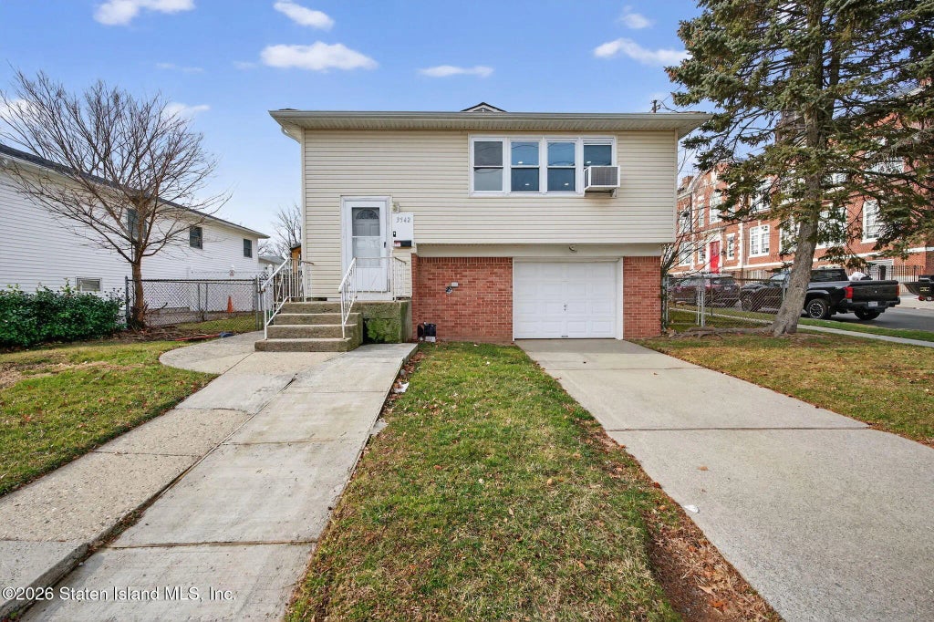 3542 Richmond Avenue, Staten Island