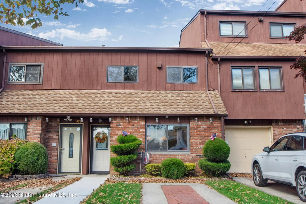 909 W Fingerboard Road, Staten Island