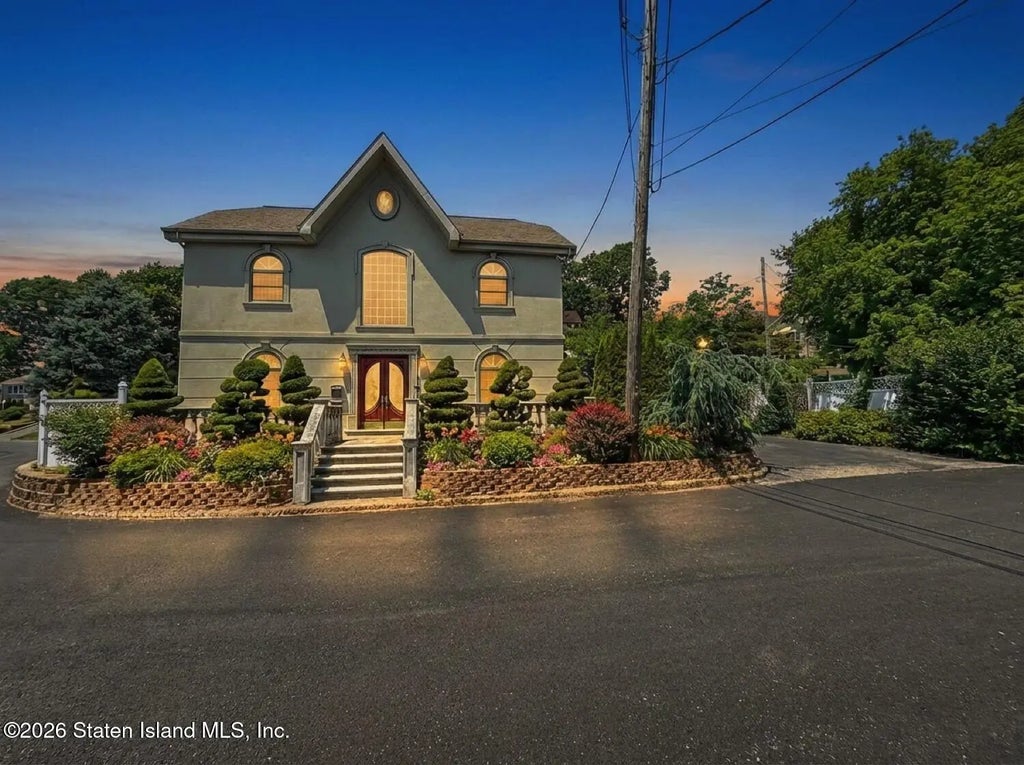 39 Hasbrouck Road, Staten Island