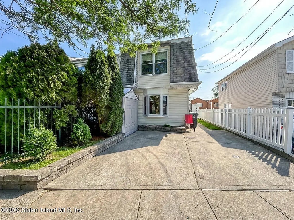 32 Mccormick Place, Staten Island