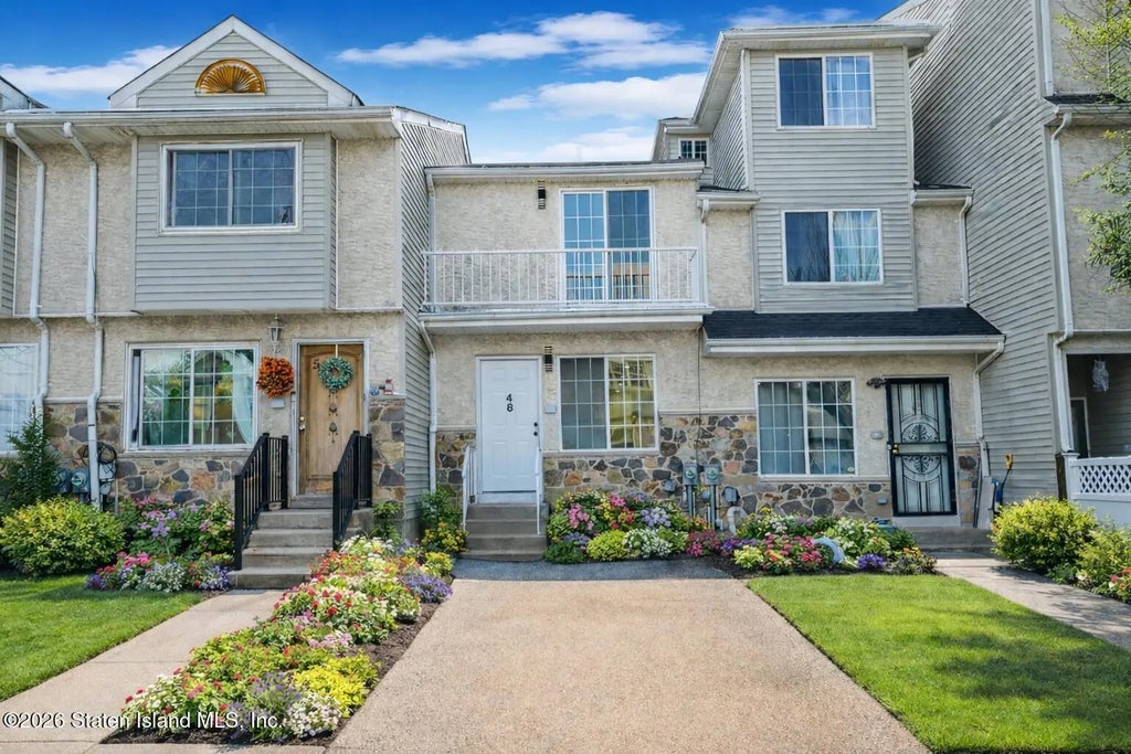 48 Studio Lane, Staten Island