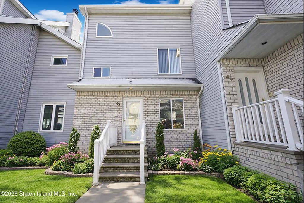 47 Fairlawn Loop, Staten Island