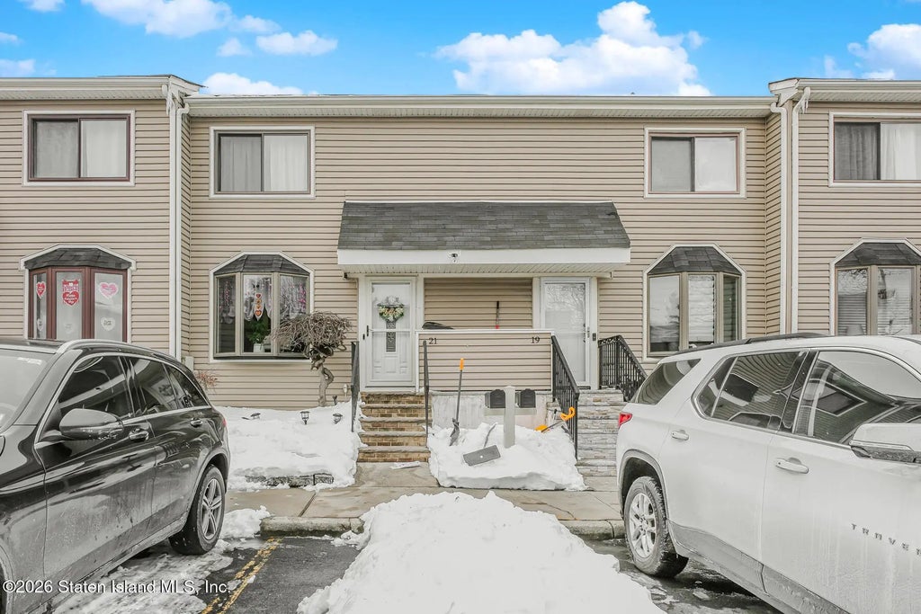21 Wood Court, Staten Island