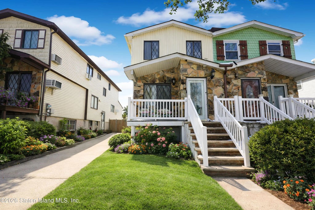 200 Travis Avenue, Staten Island