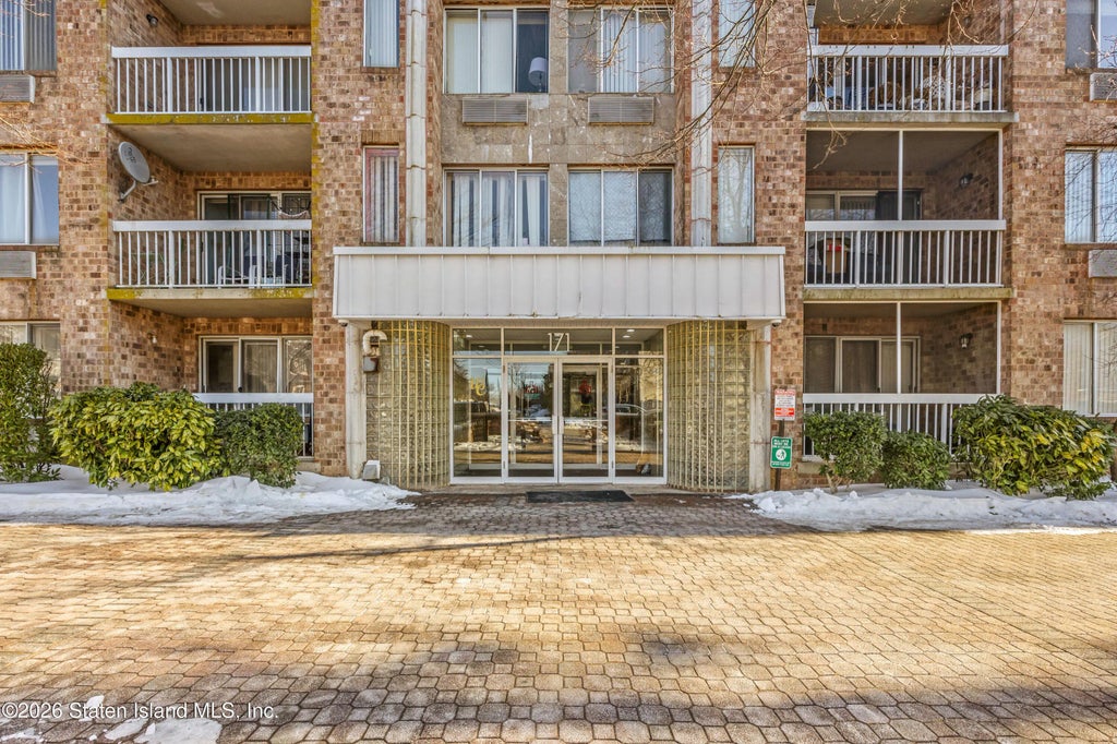 171 Wellington Court 3b, Staten Island