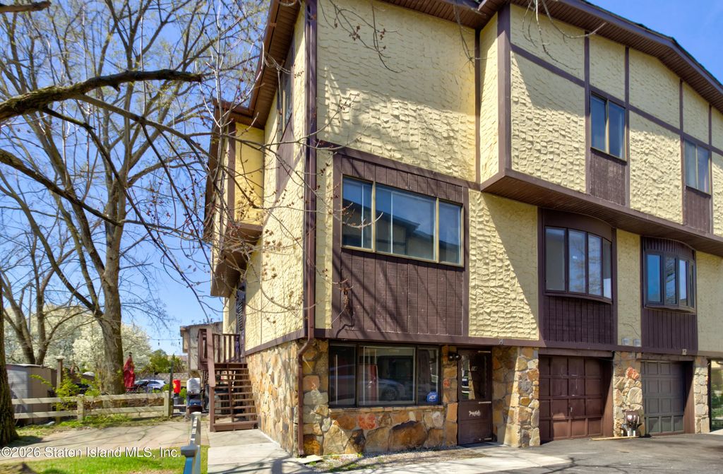 14 Parkview Loop, Staten Island