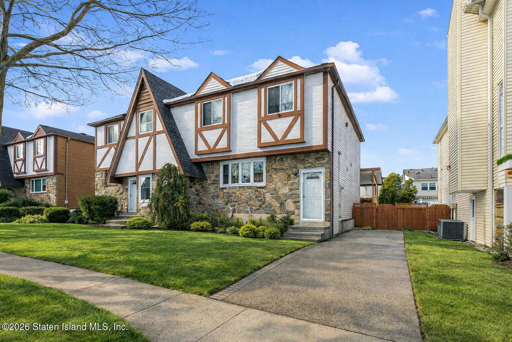 359 Gurley Avenue, Staten Island