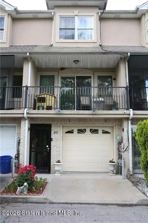49 Crestwater Court, Staten Island