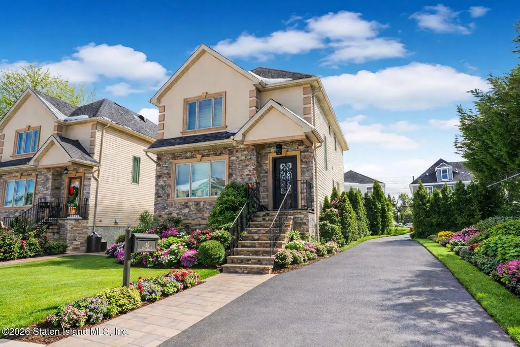 64 Tenafly Place, Staten Island